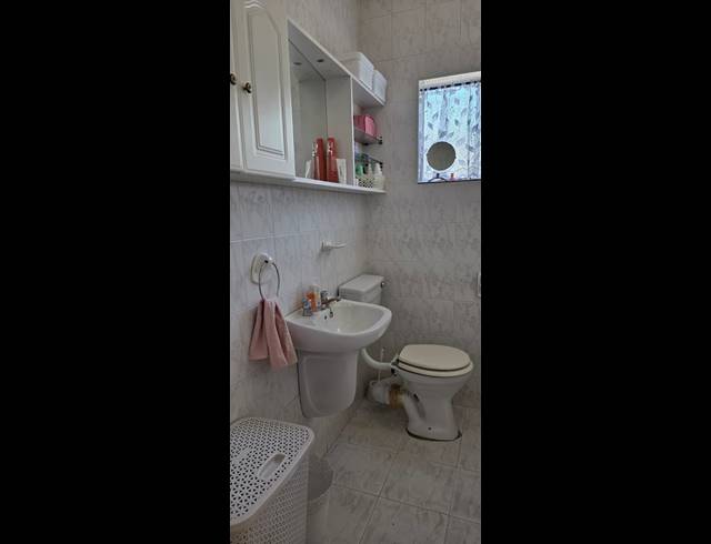 3 BEDROOM FREEHOLD FOR SALE IN NIMROD PARK